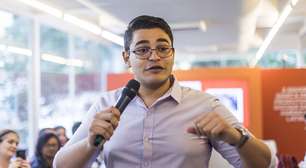 Ele chegou a Harvard com projeto de escola pública e, agora, tem programa para ajudar jovens de baixa renda