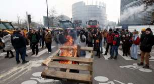 Produtores franceses bloqueiam estradas e protestam diante do Parlamento Europeu contra acordo UE-Mercosul