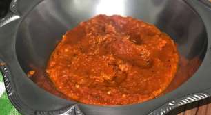 Molho de tomate caseiro: fácil de fazer, sem conservantes e sem corante para deixar suas massas mais gostosas.