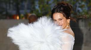 Rosalía enfrenta a energia negativa de um ex no clipe de 'La Perla'