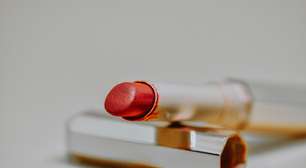 Poder, beleza e moralismo: a conturbada trajetória do batom