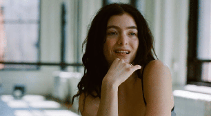 Lorde gera polêmica ao incentivar excessos em discurso durante show em NY