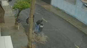 Criminoso apanha de morador ao tentar assaltar casa com máscara de cueca no interior de SP