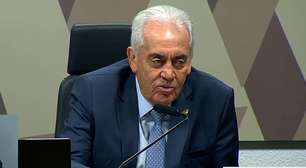 'Zezé di Camargo é um cantor sofrível, mas como analista político é um desastre', diz senador