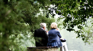 As pessoas nascidas entre 1950 e 1970 encontram-se num "ápice" de bem-estar emocional que as distingue das gerações mais jovens