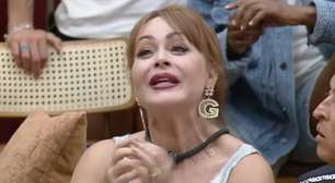 A Fazenda 17: Gaby Spanic solta o verbo e lavagem de roupa suja marca reencontro entre eliminados e expulsos