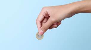 Simpatia da meia-noite com moedas para prosperidade