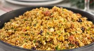 Farofa natalina fácil e colorida, com bacon e castanhas