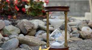 Objeto que remonta à Antiguidade, ampulheta seduz na decoração