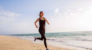 Saiba como treinar ou correr na praia sem se machucar