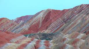 Por que as montanhas parque Zhangye Danxia são tão coloridas?