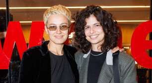 Discreta, filha de Debora Bloch surge em aparição raríssima com a esposa