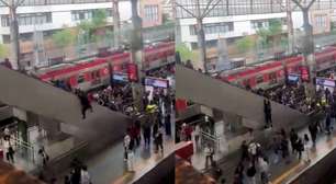 Vídeo mostra passageiros caindo uns sobre os outros em escada rolante de estação em SP