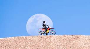 Há algo que uma moto a gasolina jamais poderá fazer, mas uma elétrica sim: chegar ao vulcão mais alto do mundo