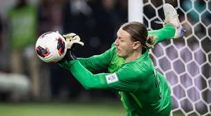 Herói do PSG, Safonov sofre lesão na mão e vira desfalque