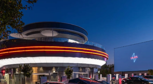 Cinco meses após inauguração, restaurante de Elon Musk já enfrenta grande problema: chef do estabelecimento está deixando o projeto