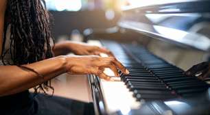 Tocar instrumentos musicais fortalece o cérebro e ajuda a mantê-lo saudável; entenda