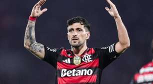 Barbeiro prega peça em Arrascaeta e brincadeira viraliza; veja