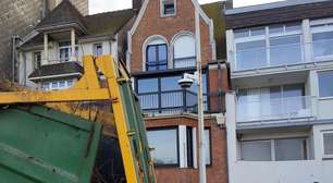 Agricultores despejam esterco em frente à casa de praia de Macron em protesto contra acordo UE-Mercosul