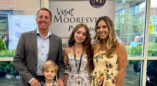 Esposa de piloto da Nascar enviou mensagem para mãe antes do avião cair: 'Estamos em apuros'