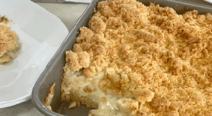 Cuca cremosa de banana com farofa crocante: fácil