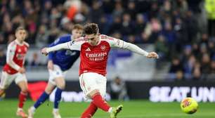 Arsenal vence o Everton e passará o Natal na liderança da Premier League
