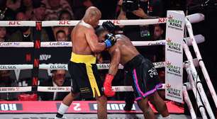 Anderson Silva vence Tyron Woodley por nocaute em luta de boxe