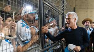 Luís Castro sente o calor da torcida do Grêmio e exalta conquistas do clube