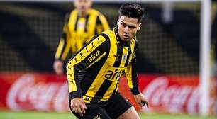 Peñarol prepara oferta ao Grêmio para manter Arezo por mais uma temporada