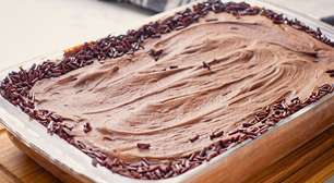 Torta de chocolate aerada: a sobremesa cremosa e deliciosa de chocolate na travessa para o Ano Novo