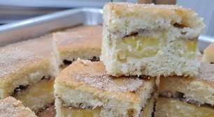 Bolo de banana fofinho e molhadinho feito à mão e com recheio no meio para o seu café da tarde