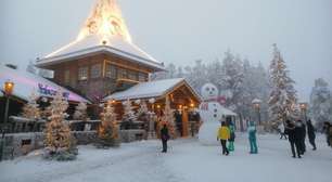 Uma vila remota na Lapônia vem se vendendo como "Aldeia do Papai Noel" há anos. Agora sofre os estragos do turismo