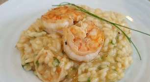 Risoto de camarão pronto em 30 minutos para você servir um jantar elegante e delicioso na ceia de Ano Novo