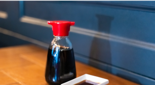 Os dois buraquinhos do pote de shoyu foram revolucionários, mas poucos sabem para que eles servem ou porque foram inventados