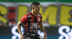 Vitória reage, iguala oferta milionária por Érick e pode dar chapéu no Coritiba; veja detalhes