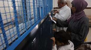 Moradores e serviços de emergência enfrentam escassez de medicamentos em Gaza