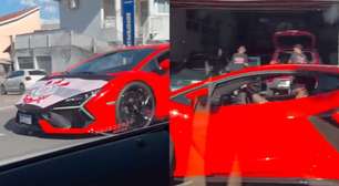 Yuri Alberto exibe Lamborghini de R$ 7,8 milhões em passeio em São José dos Campos (SP)