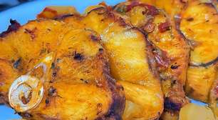 Peixe assado no forno super suculento e prático para servir na sua confraternização