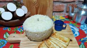 Todo ano após a ceia de natal eu sirvo esse cuscuz de mandioca com coco