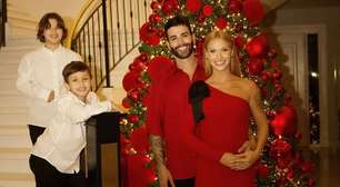 Gusttavo Lima emociona ao tocar piano em noite de Natal