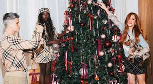 Gio Ewbank e Bruno Gagliasso posam com os filhos no Natal