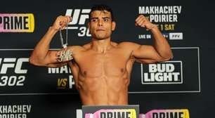 Paulo Borrachinha deseja Feliz Natal com foto de Adolf Hitler