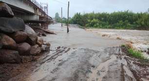 Chuva provoca bloqueio total da ERS-348
