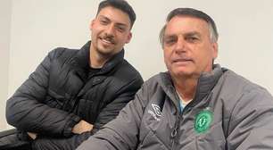 Renan Bolsonaro joga chinelos no lixo após polêmica de comercial: 'Bem triste'