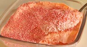 Sobremesa de morango rápida e fácil que fica pronta num instante para sua ceia de Natal