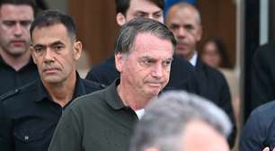 Cirurgia de Bolsonaro termina 'com sucesso', diz Michelle