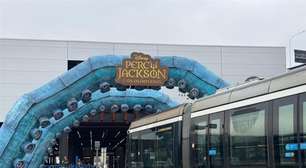Terminal Gentileza recebe estruturas cenográficas gigantes de Percy Jackson e os Olimpianos