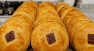 Broinha de fubá igual de padaria que derrete na boca para você servir no café da manhã de Natal