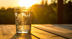 Prefere água com gás? Saiba os efeitos da bebida no corpo