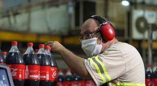 Governo alterada imposto de refrigerantes e Coca-Cola vai ficar mais cara no Brasil